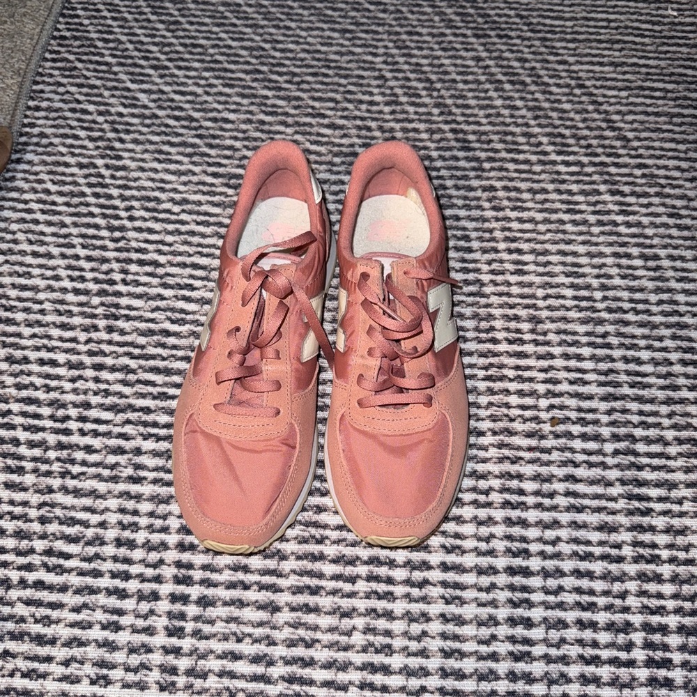 New Balance Rose Sneakers